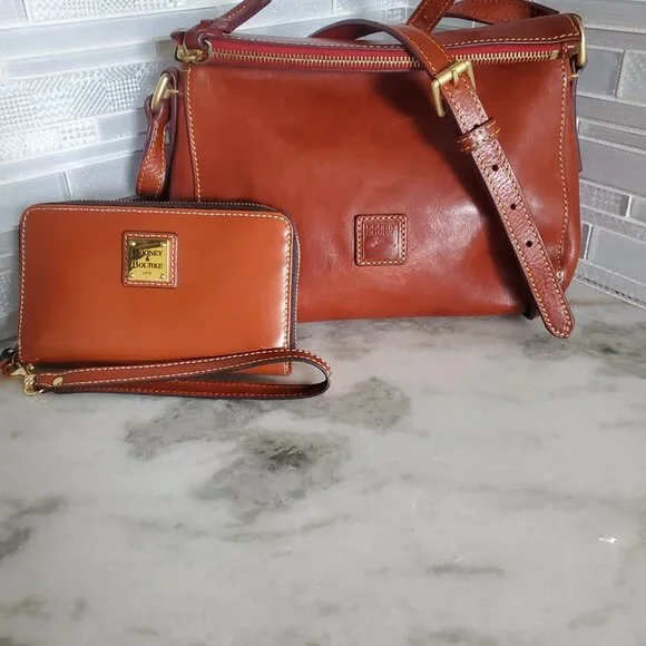 NWOT Dooney and Bourke Laurel Ginger Florentine Crossbody Bag - Picture 4 of 16